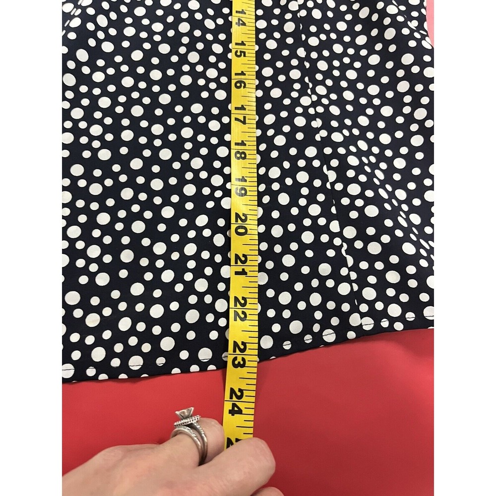 Liz Claiborne Womens Sleeveless Blouse Petite Sz 12 Black White Dotted Tie Neck - Picture 8 of 8